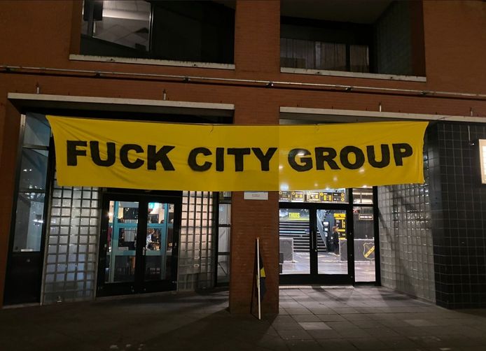Spandoek bij het NAC-stadion.