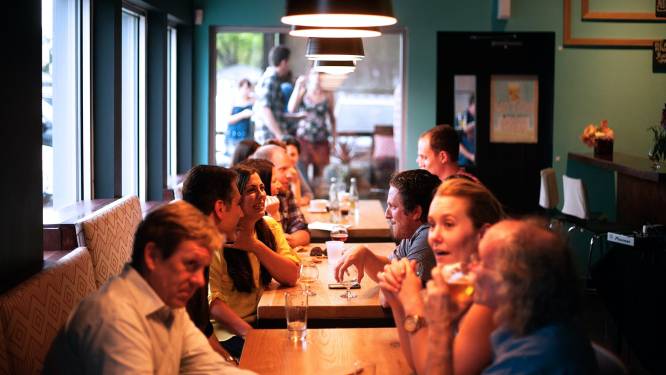 Un homme paie l’addition de ses voisins de table: “donner un moment de bonheur à ces deux familles”