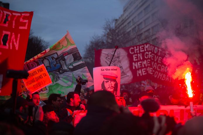 Vandaag trokken zo’n 39.000 manifestanten door de straten van Parijs.