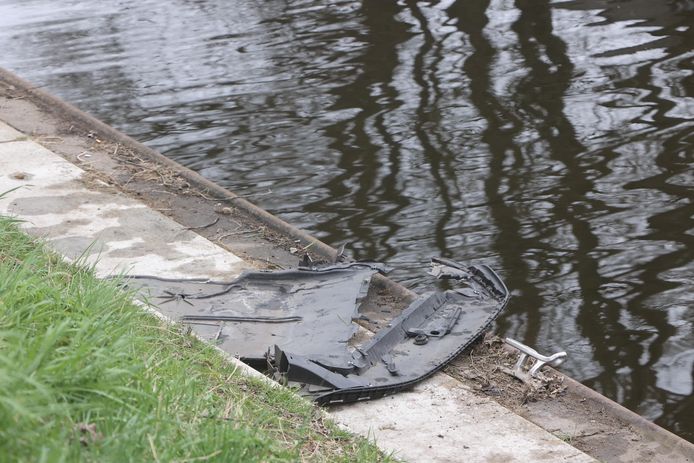 Een oudere man is donderdagmiddag rond 16.30 uur in zijn auto te water geraakt in de Zuid-Willemsvaart in Den Bosch.