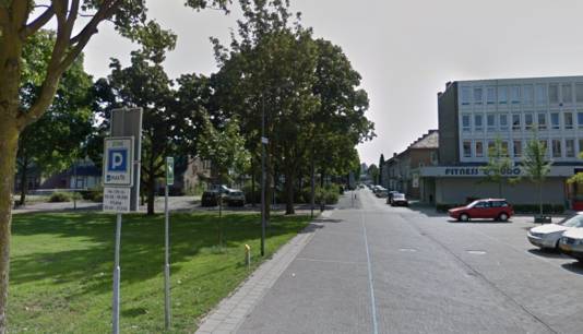 Rechts het winkelcentrum aan de Copernicuslaan, links in het groen de oude basisschool.