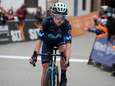 Annemiek van Vleuten rijdt concurrentie op een hoop  in bergrit: ‘Half december liep ik nog op krukken’