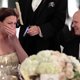Bruid wordt tijdens speech vader verrast met een emotioneel telefoontje