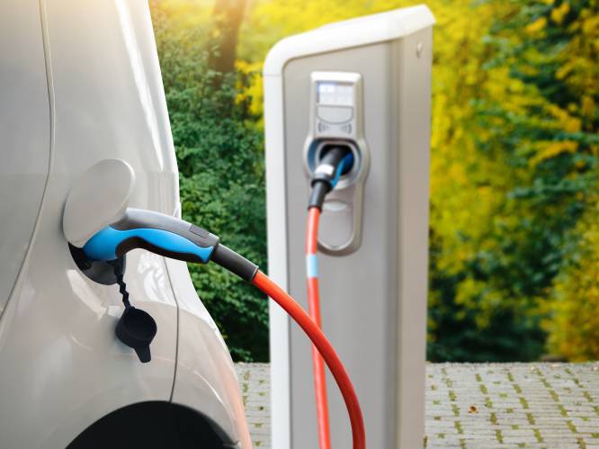 Dan toch niet verplicht elektrisch rijden tegen 2035: wat staat in het nieuwe voorstel? En wat zijn e-fuels die straks toegelaten worden?