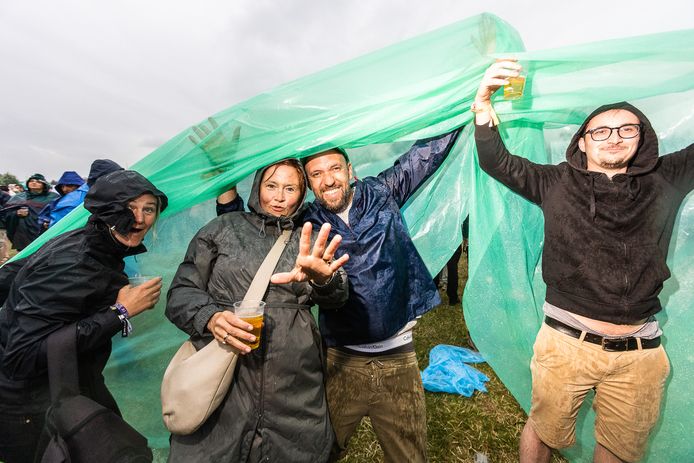 ... en voor hen was het: 'Poncho aan en gaan!'