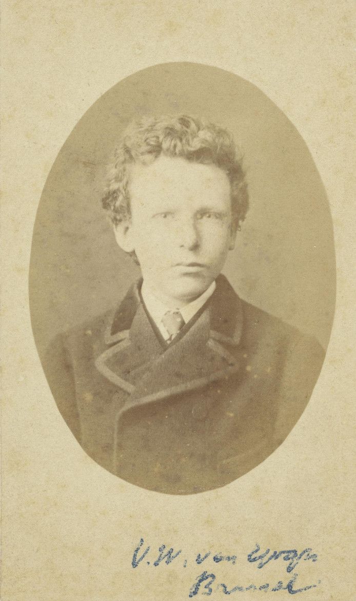 De foto van Theo van Gogh op 15-jarige leeftijd. Voorheen werd gedacht dat dit de 13-jarige Vincent van Gogh was.