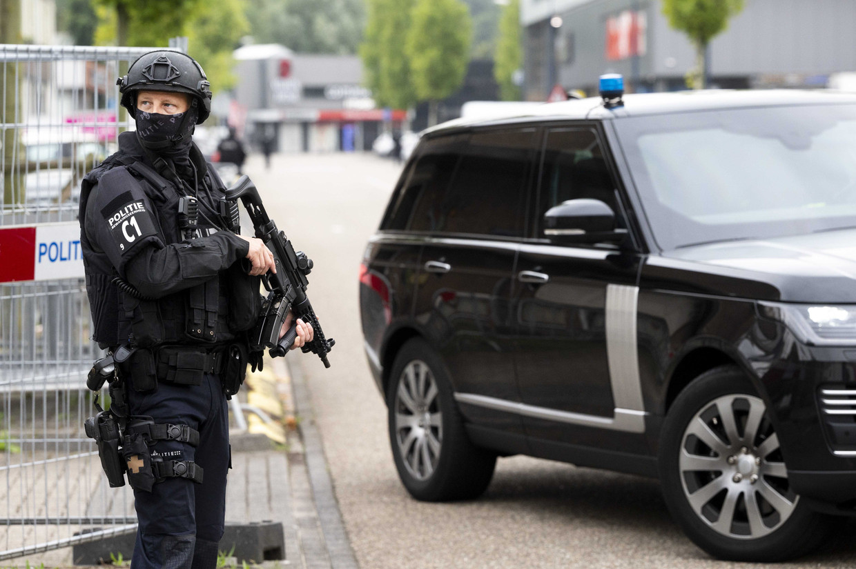 Beveiliging op straat voor aanvang van de inhoudelijke behandeling van het liquidatieproces rond leden van motorclub Caloh Wagoh. Beeld ANP