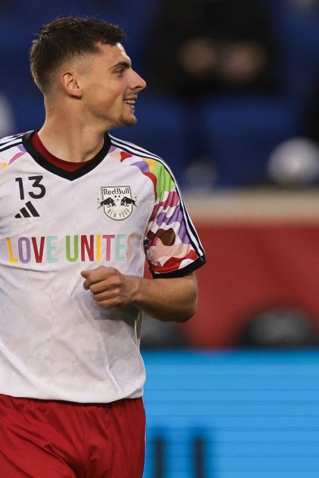 De retour de suspension pour propos racistes, Vanzeir a joué 23 minutes, un but et un assist pour Benteke 