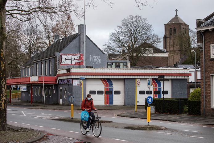 Voormalig tankstation Dijkhuizen wordt binnenkort gesloopt