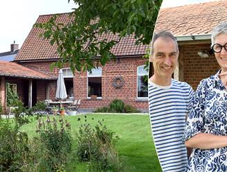 BINNENKIJKER. Katrien (58) en Klaas (51) toverden schooltje om tot droomhuis: “We kampeerden een jaar in turnzaal en refter”