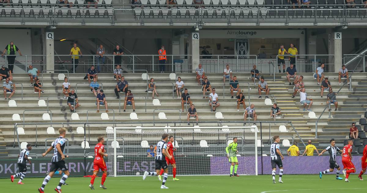 betaling voor het geval dat stropdas Oefenvoetbal in coronatijd is kijken naar behang | FC Twente | tubantia.nl