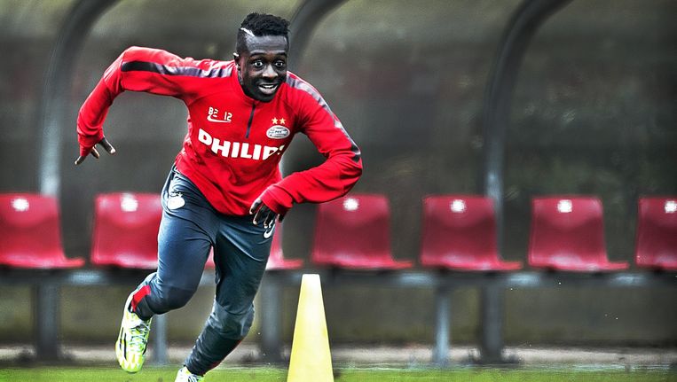 Bobby Adekanye tijdens de training van PSV onder 16. Beeld Klaas Jan van der Weij / de Volkskrant
