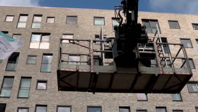 Concerten met hoogwerker voor kwetsbaren in Groningen: ‘Iedereen geniet met volle teugen’