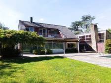 Vrijstaande villa gesloopt voor nieuwbouw drie woningen 