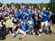 Ex-prof Brayton Biekman pakt titel met Houten: ‘Op je oude dag kampioen worden, is toch fantastisch?’