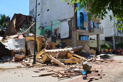 Minstens twaalf doden bij aardbeving in Ecuador