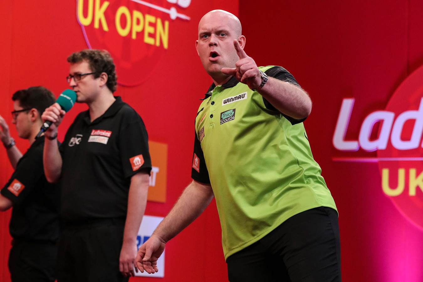 ‘Dancing Dimi’ debuteert in Premier League Darts, LIVE te zien op VTM 4