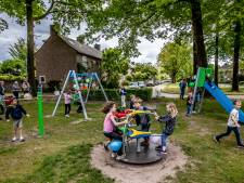 Het was een protestactie waard; omwonenden aan de Beneden Beekloop in Geldrop hebben hun speeltuintje terug