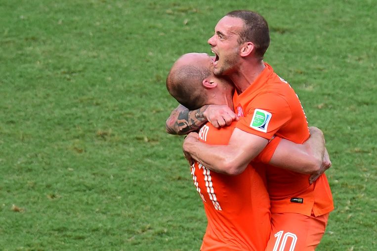Robben en Sneijder aan het eind van de wedstrijd. Beeld afp