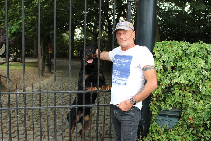 Hans en zijn rottweiler Pablo: "Van mijn hond moeten ze afblijven."