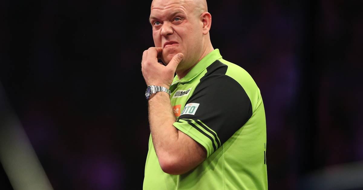 Michael Van Gerwen Heeft Veel Last Na Gebitsoperatie: 'Hij Schaamt Zich,  Alles Staat Schots En Scheef' | Darts | Ad.Nl