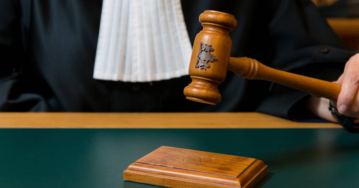 Mishandeling op voetbalveld IJzendijke bestraft met ruim 2200 boete: ‘Je moet je handen thuishouden’