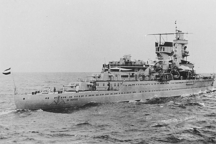De Kruiser Hr. Ms. De Ruyter gezonken in 1942 bij de slag om de Javazee.