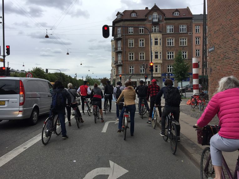 Een breed fietspad in de Deense hoofdstad. Beeld Sybilla Claus