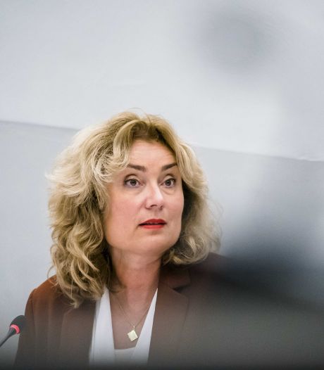 Onderzoek naar teruggetreden Arib gaat vooralsnog door, veel emoties in de Kamer