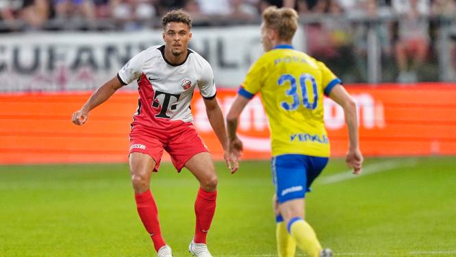 Grote naam of niet, Kluivert draagt bij FC Utrecht de bidons: ‘Hij zou wat minder moeten lullen’ 