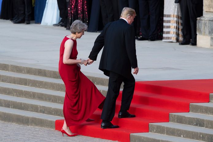 Trump en May bij het binnengaan van Blenheim Palace.