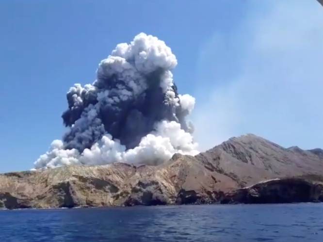 Geen teken van leven op vulkaaneiland: politie Nieuw-Zeeland vermoedt dat er geen overlevenden meer zijn