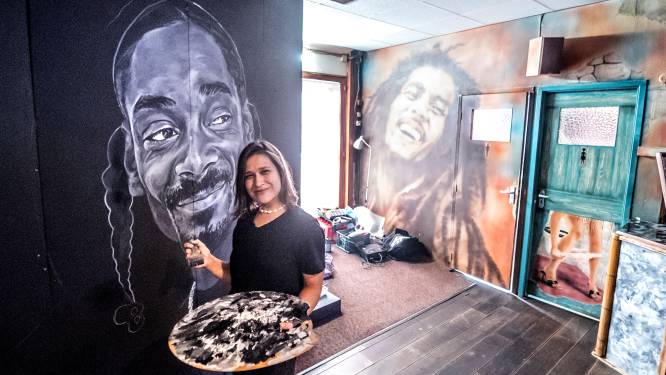 Snoop Dogg op de muur van coffeeshop Bamboo Beach Club