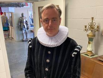 Verklede Bart De Wever ‘headliner’ op middeleeuws festival: “Ik word daar kinderlijk blij van”