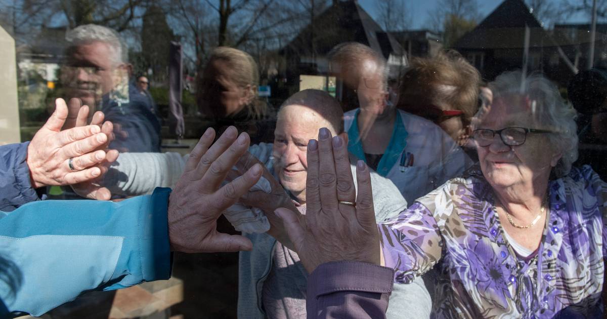 Gescheiden Door Glas Toch 60 Jaar Huwelijk Vieren Mooi Dat Het Nog Kan Op Dit Moment Tiel Gelderlander Nl