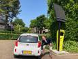 Wethouder Duurzaamheid Ronald van Veen is zeer tevreden over de slimme bandenpomp in de gemeente Ermelo.