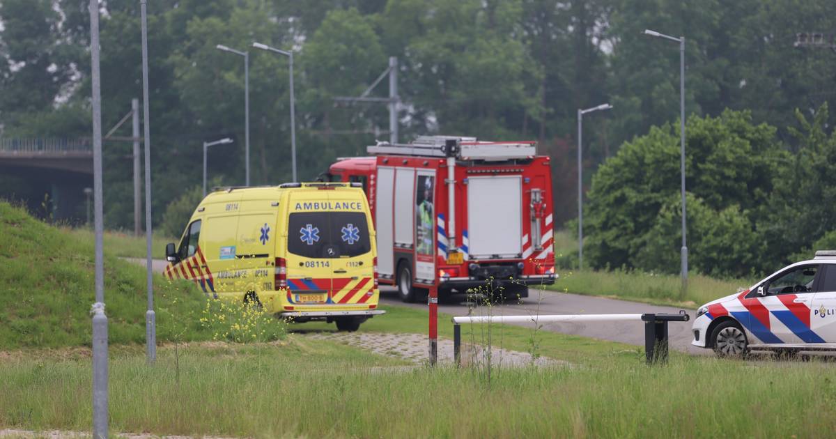 Fietser raakt zwaargewond bij ongeluk op crossbaan in Tiel.