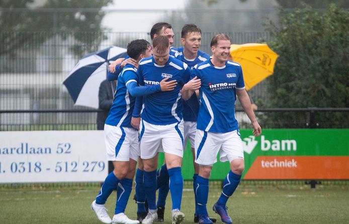 De Merino's kan feestvieren. De Veenendalers promoveren toch nog naar de eerste klasse.