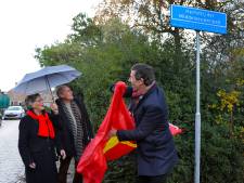 Uniek en toepasselijk: een padnaambord in Middelburg voor de grootste historicus van Nederland