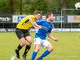 De Merino's (blauw shirt) verloor met 1-3 van Veensche Boys, waardoor Lunteren (gele shirts) naast een ticket voor de nacompetitie grijpt.