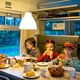 Van een boomhuttenkamp tot een citytrip voor één dag: op expeditie in eigen land