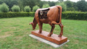 'De melkfabriek’ van Hannes Verhoeven uit Esbeek. Voor hem is het platteland een terugkerend thema in zijn sculpturen, waarin mens en dier een grote rol spelen.