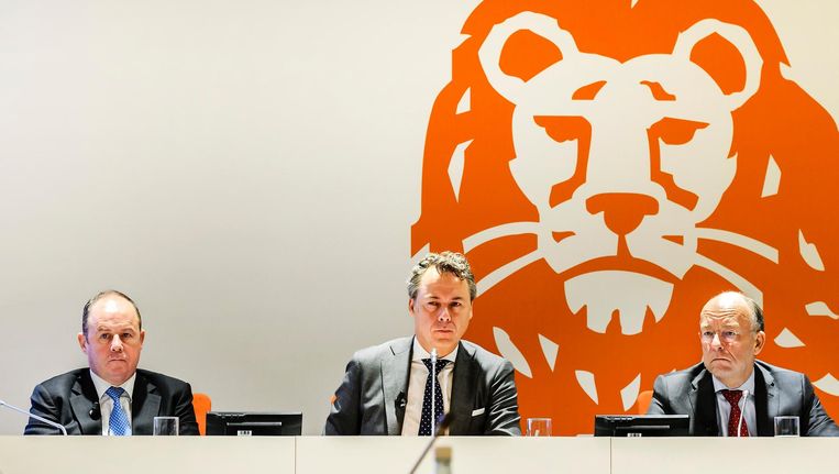 ING-topman Ralph Hamers (midden) verdient straks meer dan 3 miljoen euro. Beeld ANP
