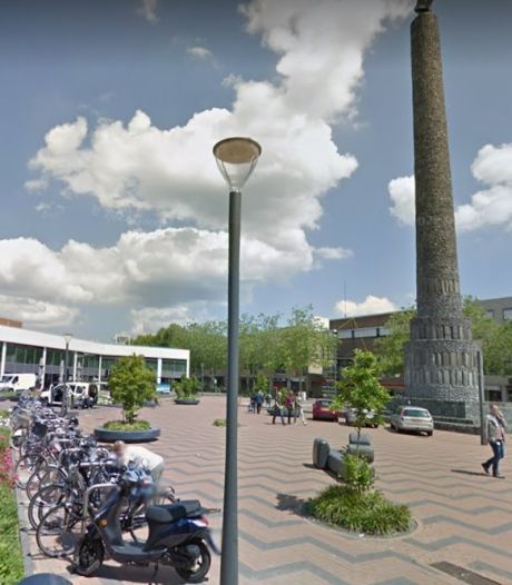 Scooterrijder schopt fietser tijdens het inhalen in Lelystad en bedreigt hem met mes