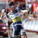 Clarke wint bergop in hectische Vuelta-etappe
