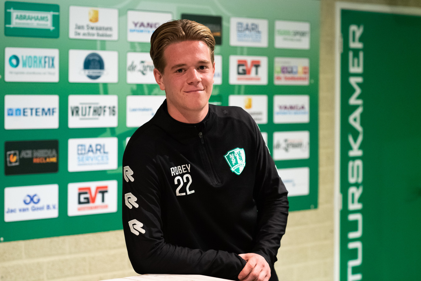 Na jaren bij PSV en Willem II, is Tim van Riel nu terug bij Hilvaria ...