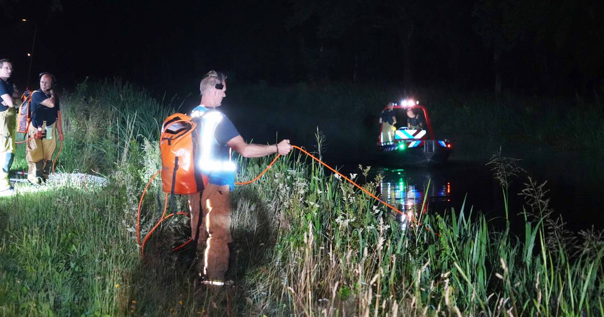 Rondslingerende fiets is aanleiding voor zoekslag in het water in Oosterhesselen
