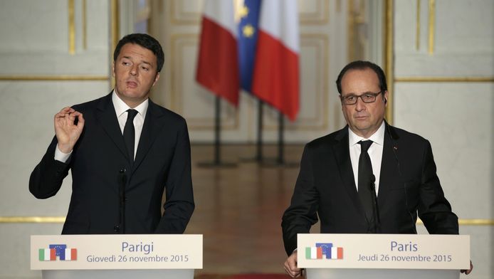 Le premier ministre italien Matteo Renzi (gauche) et François Hollande à l'Elysée, Paris, le 26 novembre 2015.