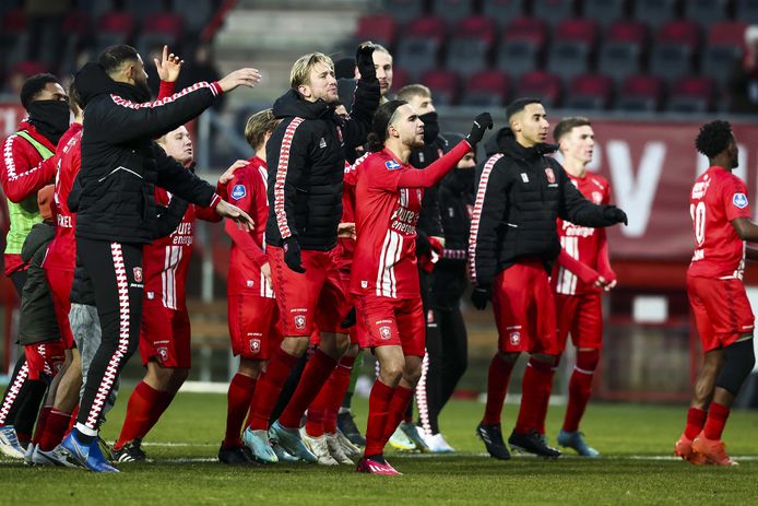 Vreugde bij de spelers van FC Twente na de 2-0 zege op FC Utrecht afgelopen zondag.