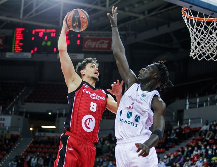 Hans Vanwijn, in actie met Zaragoza, begint met de Lions aan de WK-kwalificatie.